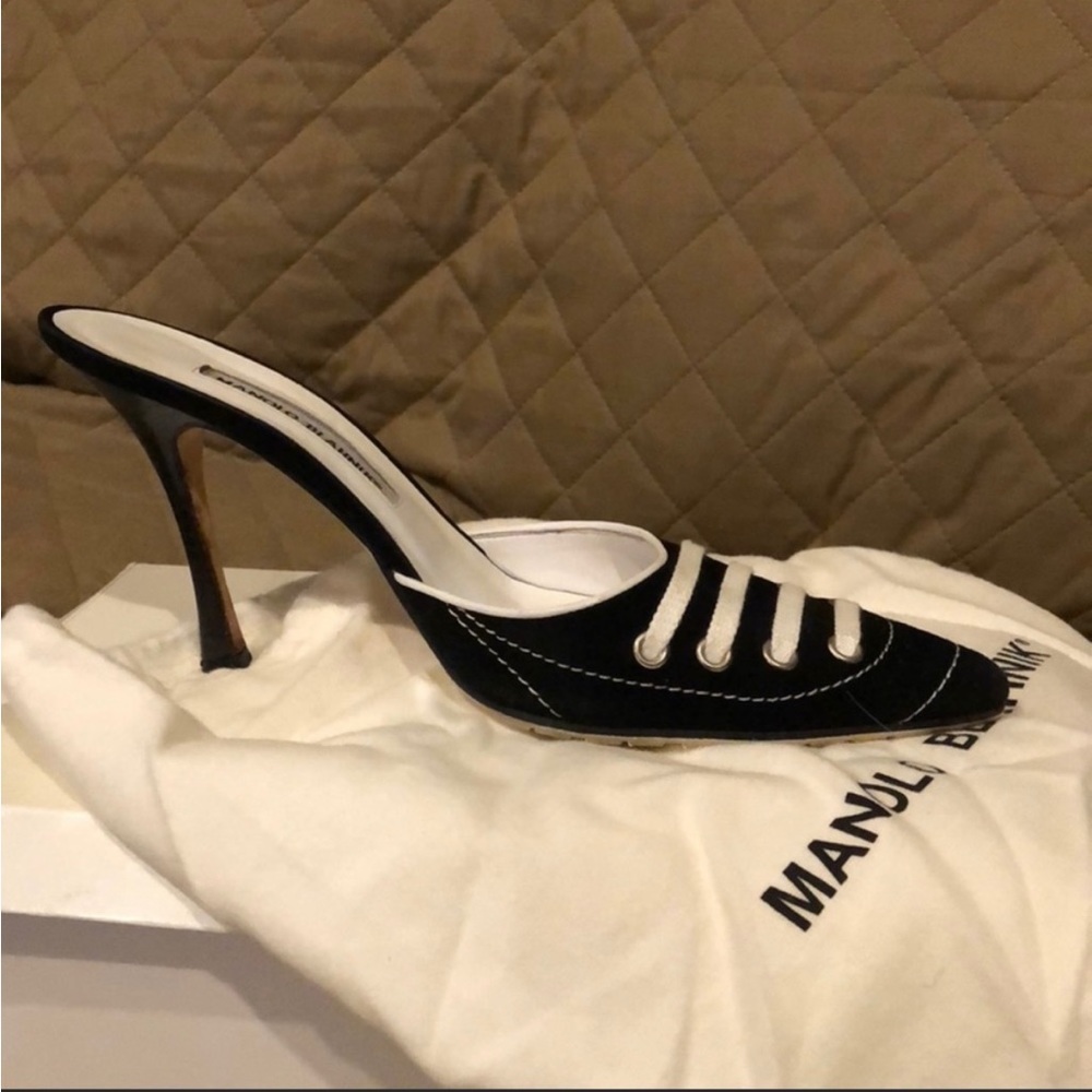 Authentic Denim Manolo Blahnik Pointed Toe Heel